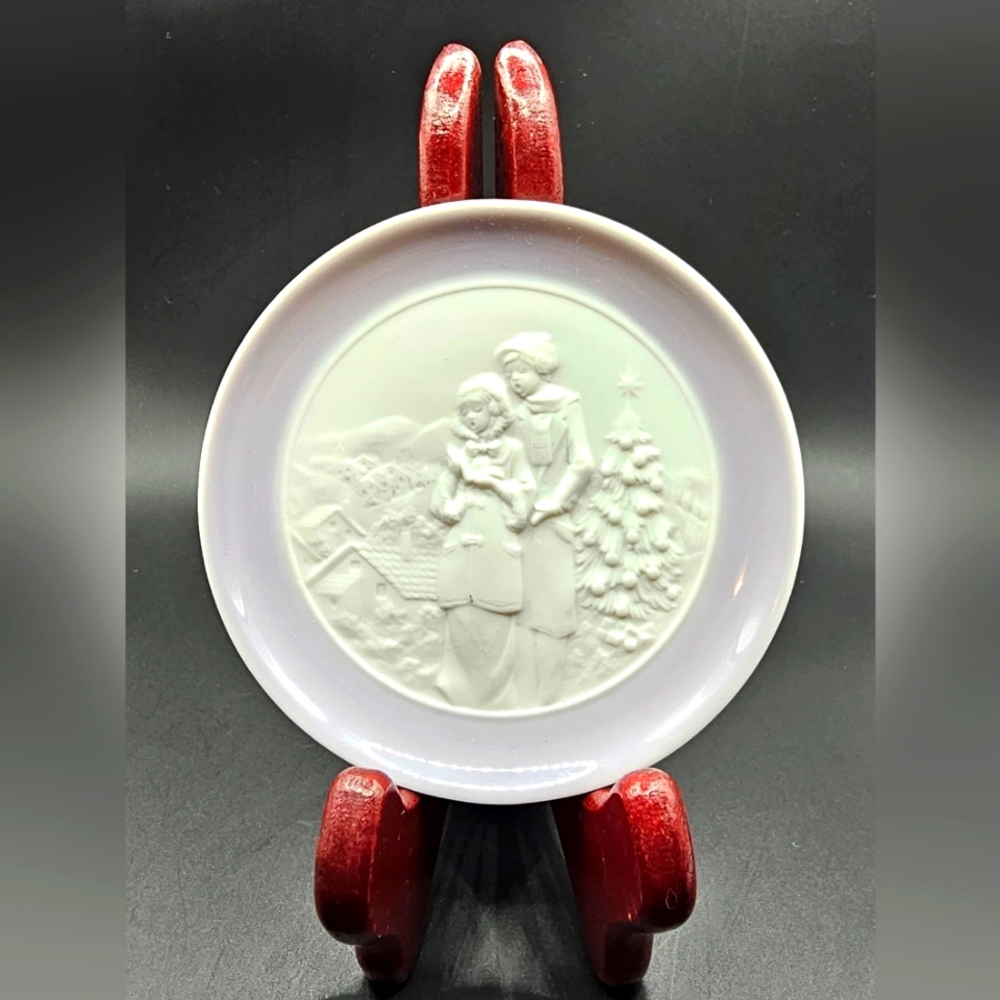 Lladro Daisa Bisque Christmas Carolers Plate